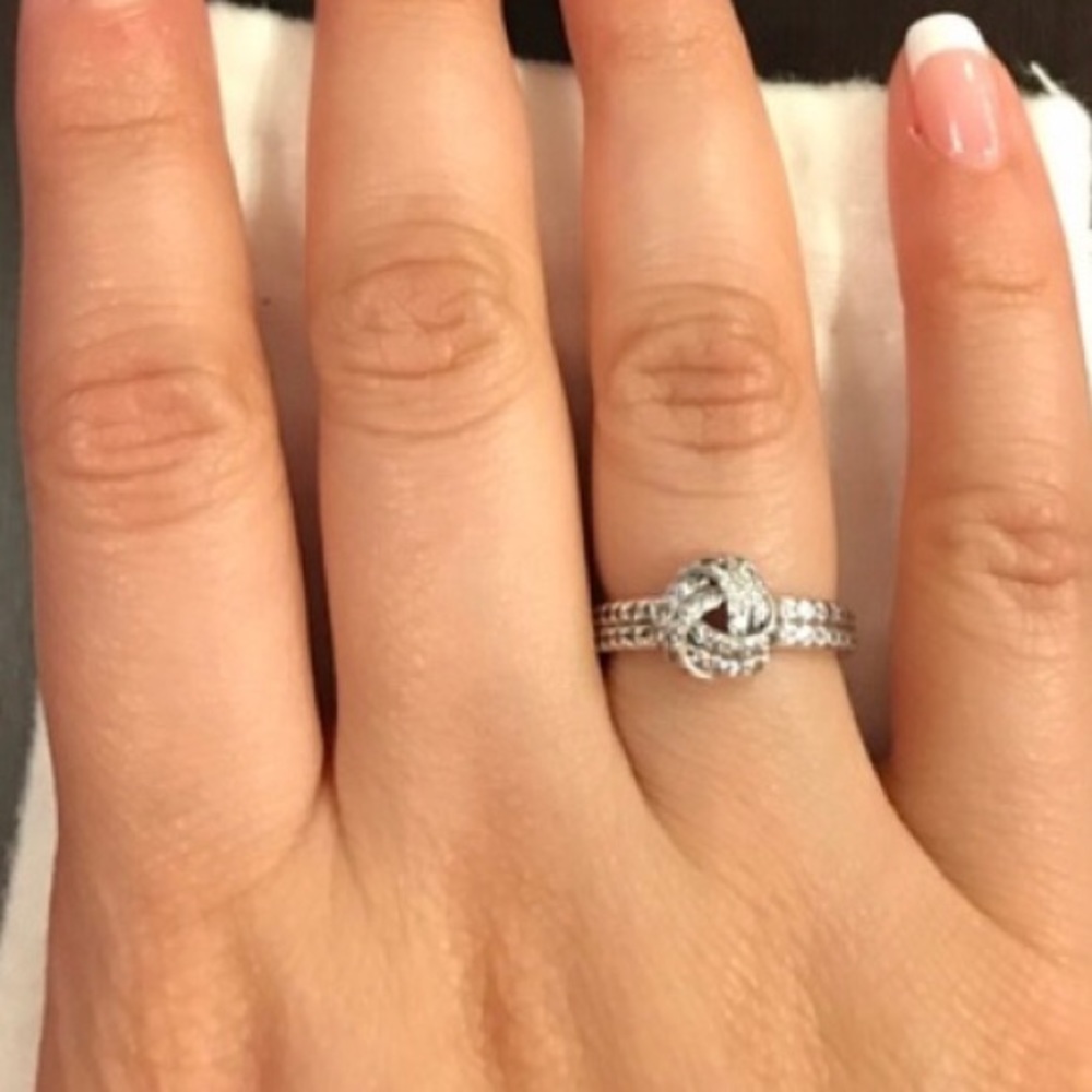 Knot pandora ring